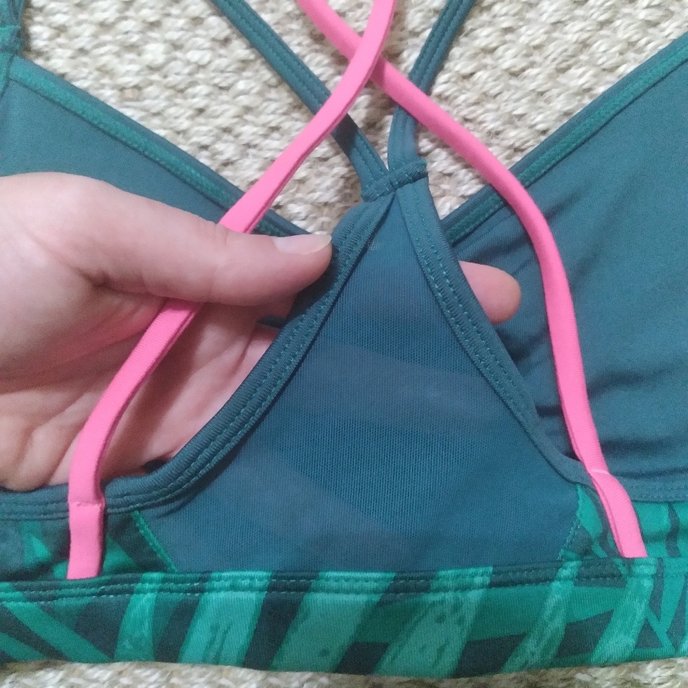 Old Navy Contrasting Strappy Sports Bra VGUC! - Picture 5 of 7